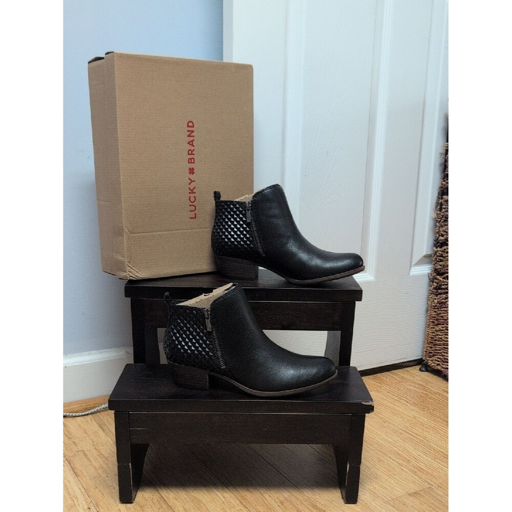 Lucky Brand Basel Black Leather Ankle Booties Textured Back Low Heel Size 8M NEW